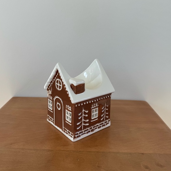Gingerbread House Wax Warmer - Picture 3 of 6